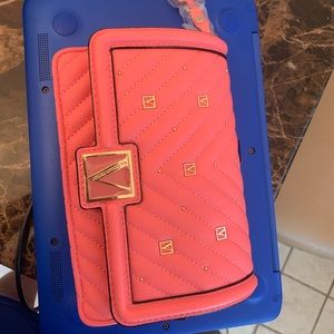 VICTORIA SECRETS PURSE !